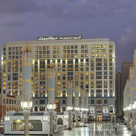 Anwar Al Madinah Moevenpick Otel Medine Dış mekan fotoğraf Riad Square Hotel